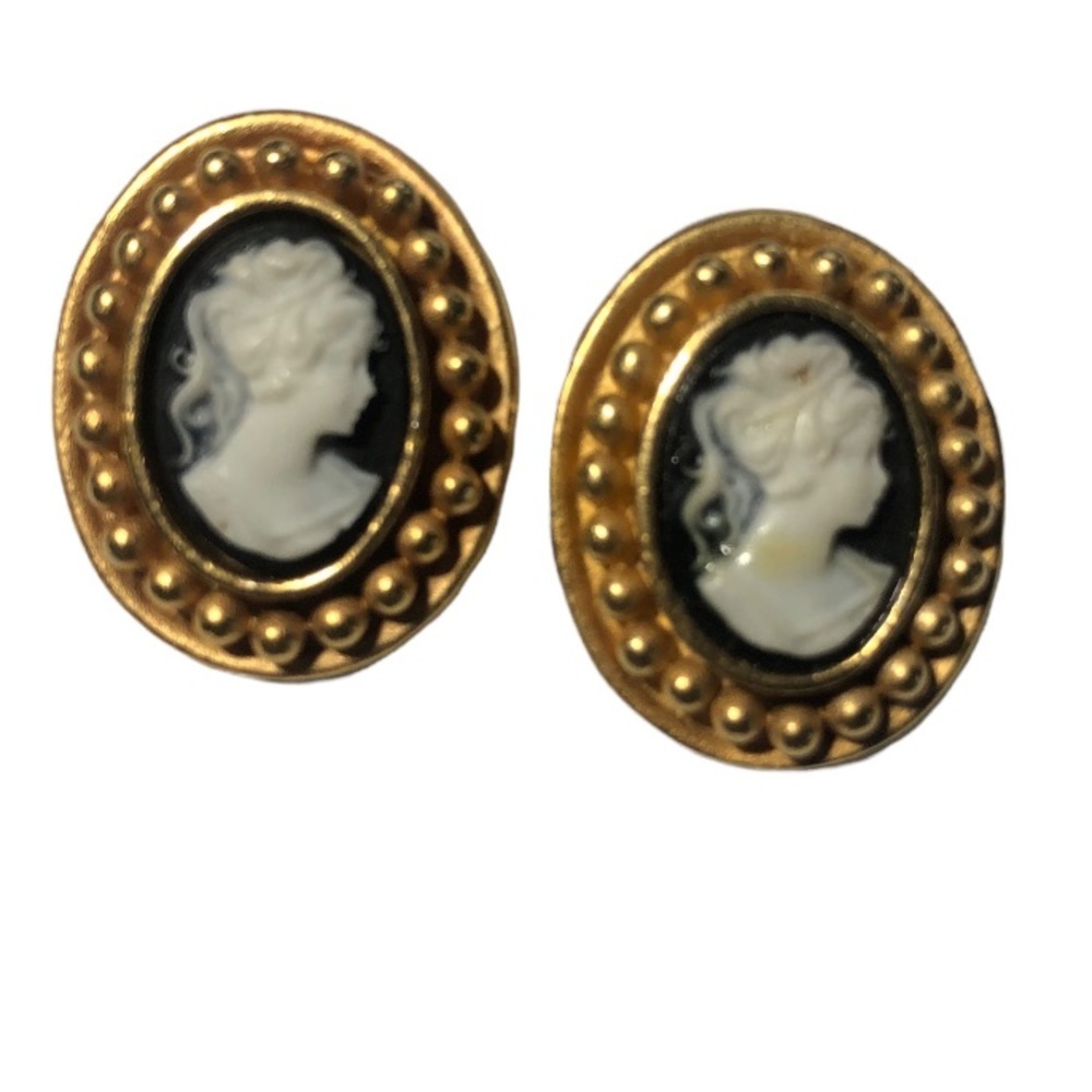 Vintage cameo metal buttons